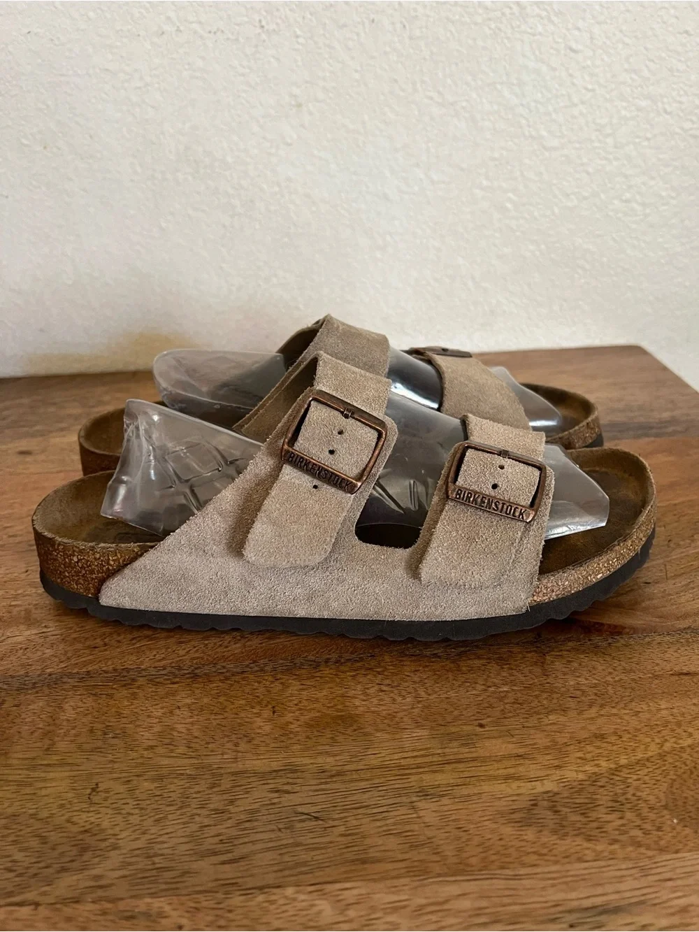 Birkenstock Arizona Tan Suede Sandals Size 41 L10 -10.5 M 8 -8.5. Regular fit - Picture 3 of 16
